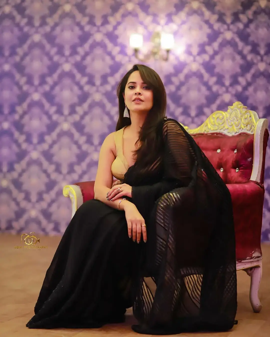 Anasuya Bharadwaj Beautiful Indian actress in Sleeveless Black Saree